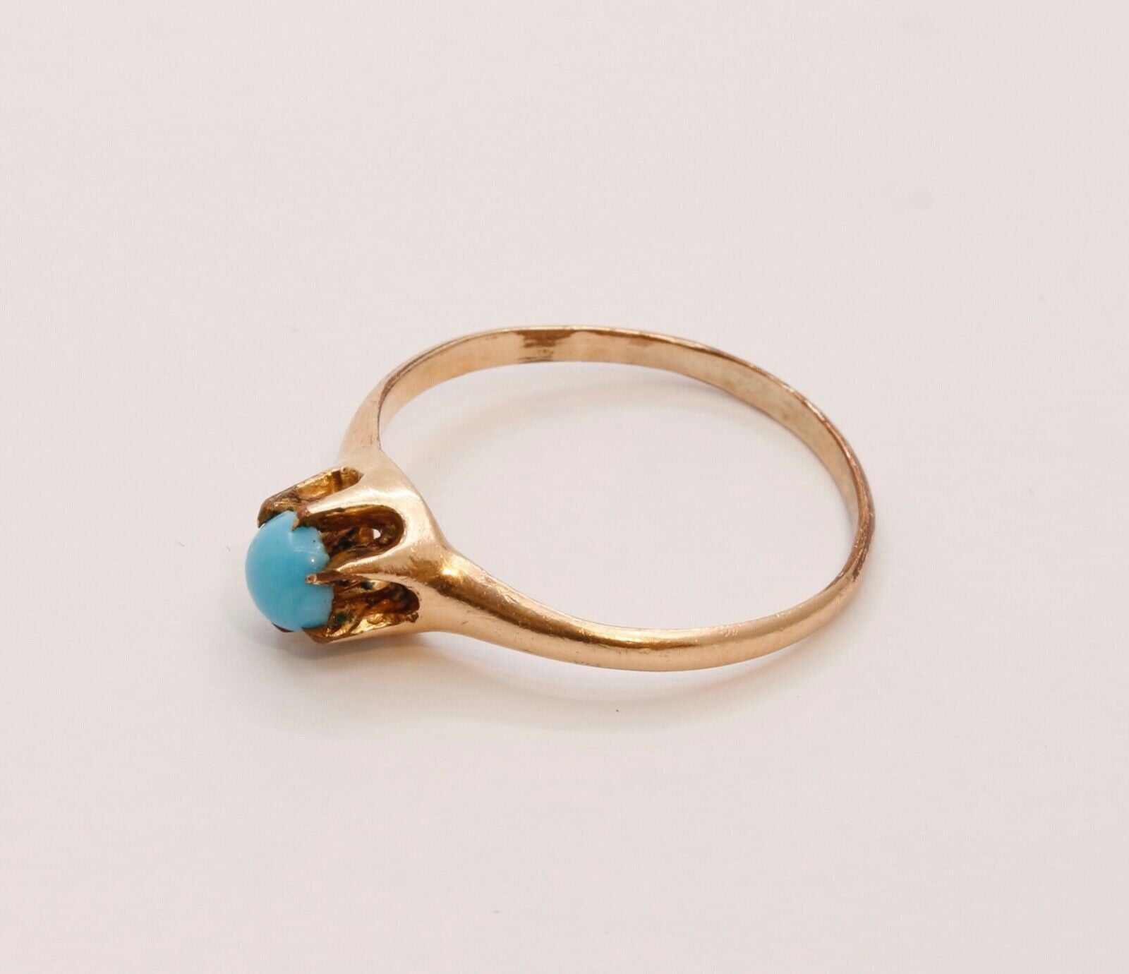 Victorian Claw Mounted Turquoise 9K Yellow Gold Ring