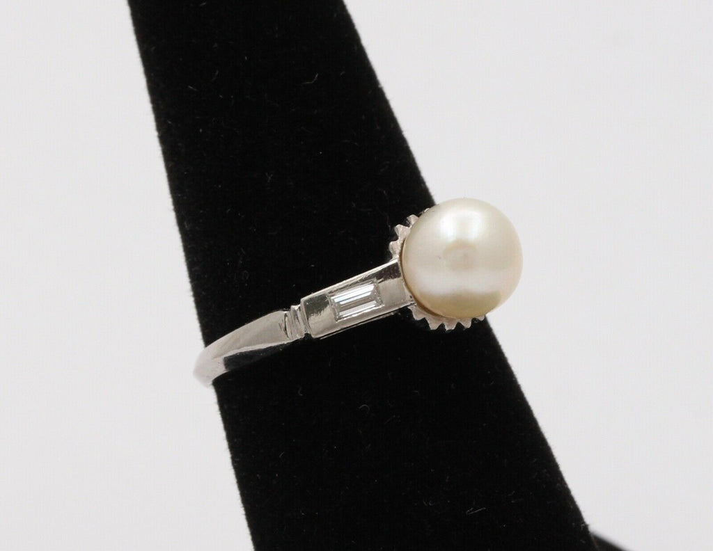 Classic Elegant Culture Pearl Diamond Platinum Ring, Cocktail Ring.