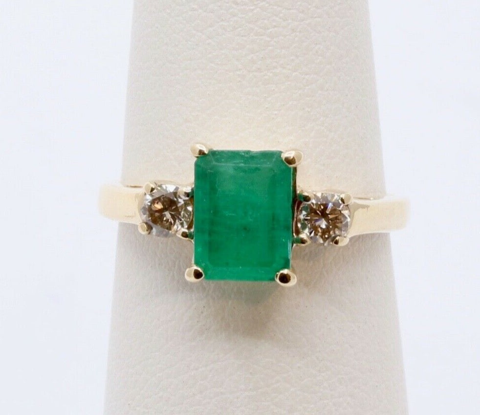 Beautiful Natural Emerald Diamonds 14K Yellow Gold Ring
