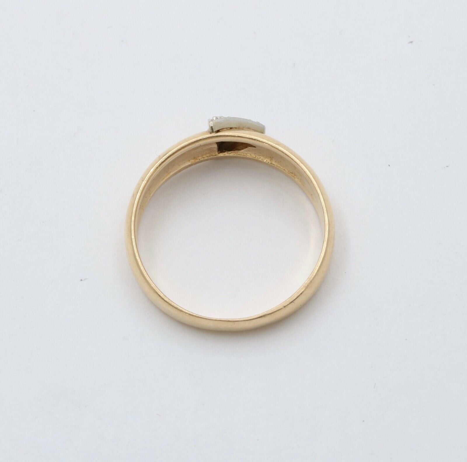 Vintage Geometric Triangle Diamonds 14K Yellow Gold Ring