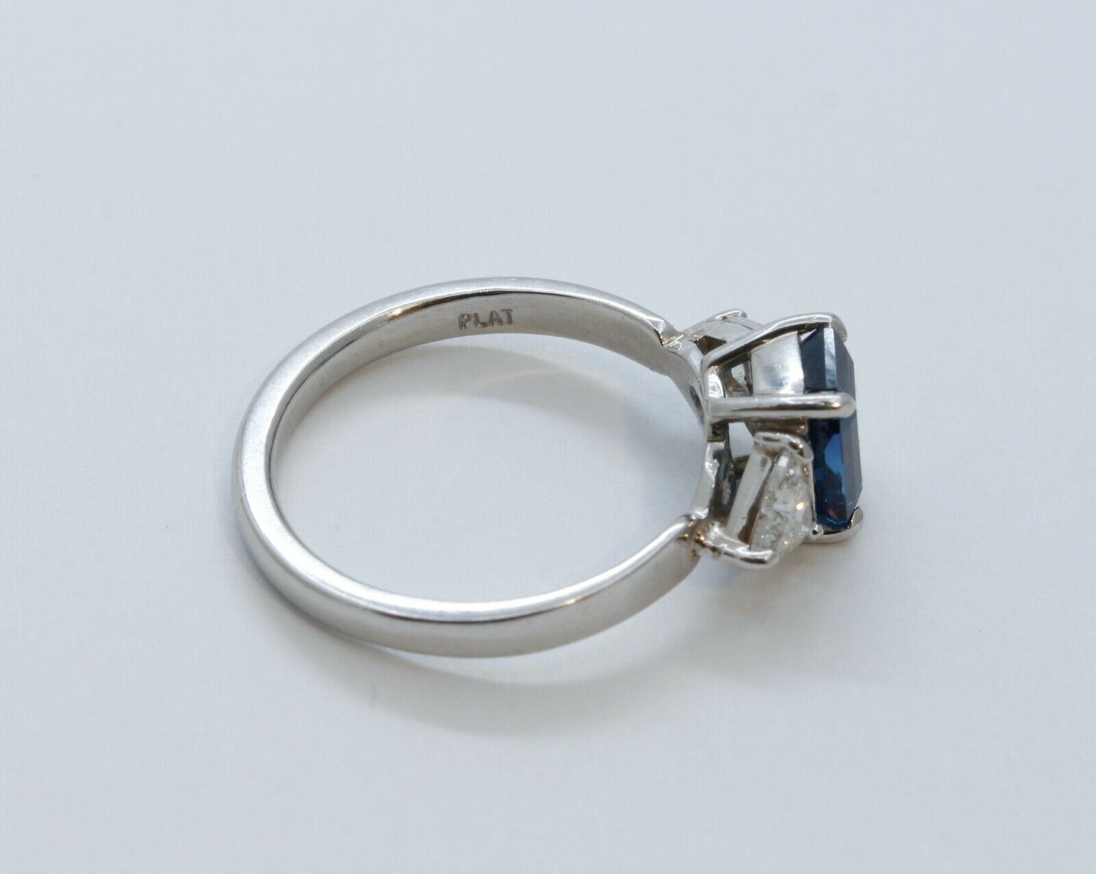 Vintage Ladies Blue Sapphire Diamonds Platinum Ring