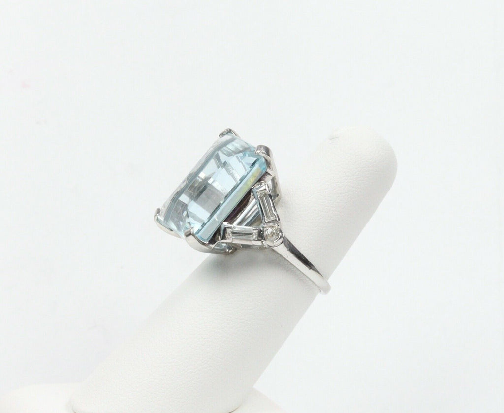 Beautiful Vintage Ladies Aquamarine Diamonds Platinum Ring