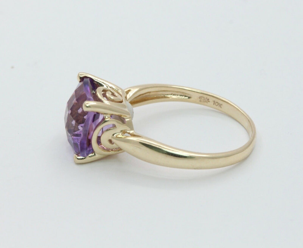 Vintage Ladies Amethyst 10K Yellow Gold Ring