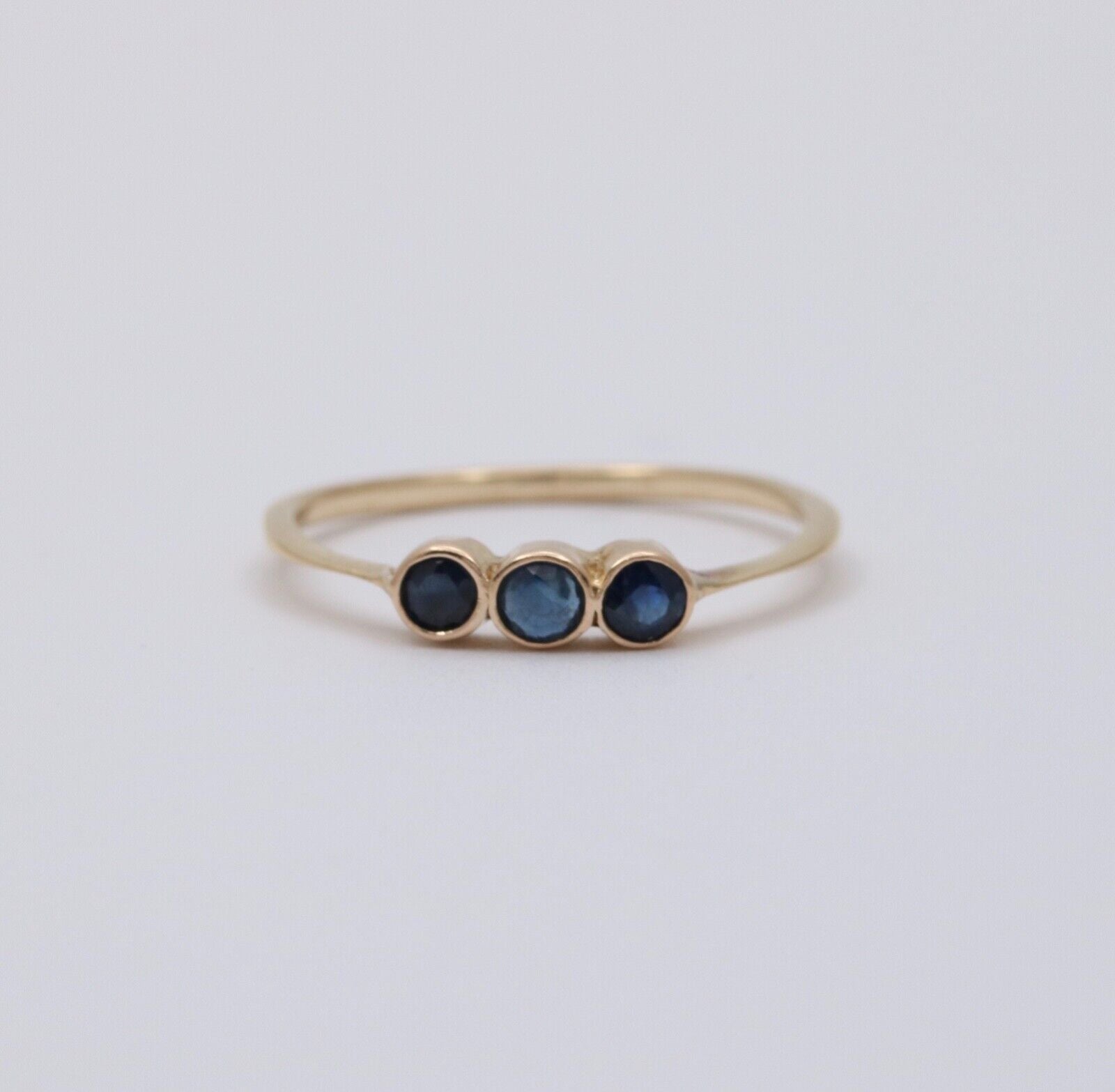 Vintage 14K Yellow Gold Sapphire Three Stone Ring Band