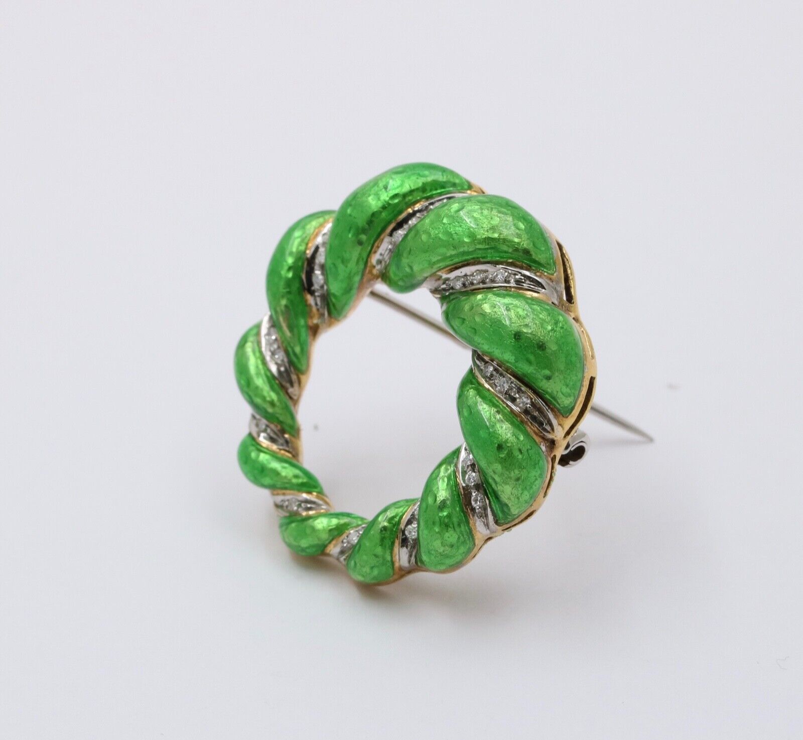 Vintage 18K Yellow Gold Diamond Green Enamel Wreath Brooch
