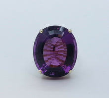 Load image into Gallery viewer, Vintage Oval Siberian Amethyst 14K Yellow Gold Ring
