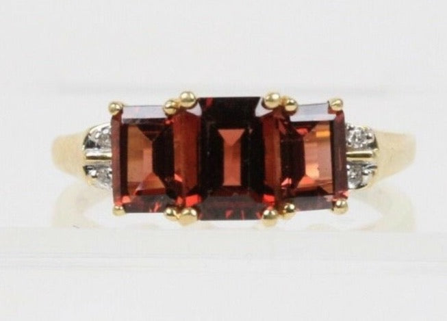 Vintage 10K Yellow Gold Garnet Diamond Ring