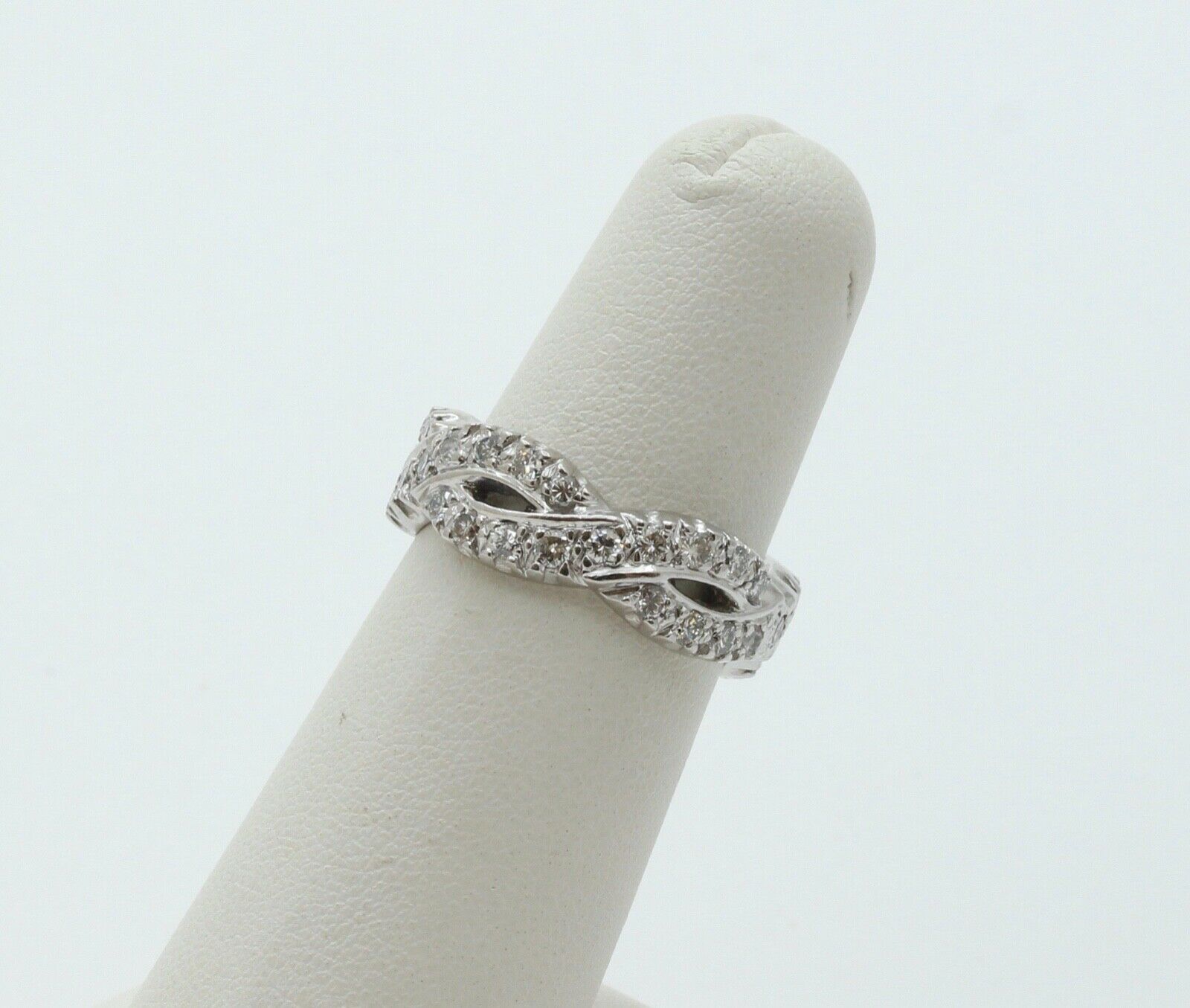 Vintage Ladies Diamonds Platinum Rope Twist Wedding Band Ring