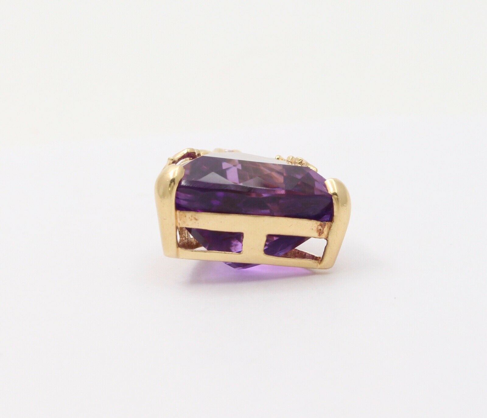 Vintage 14K Yellow Gold Siberian Amethyst Diamond Triangle Pendant.