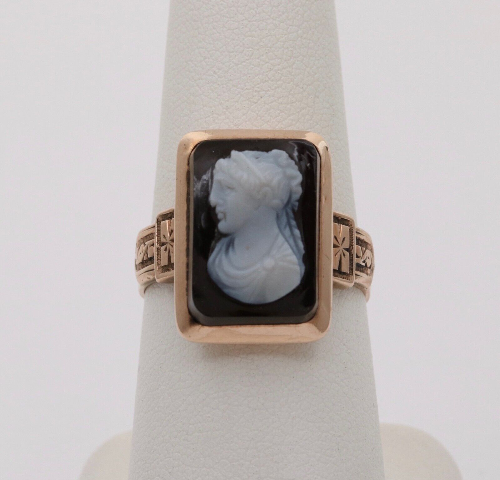 Edwardian Victorian Cameo Onyx 10K Rose Gold Ring