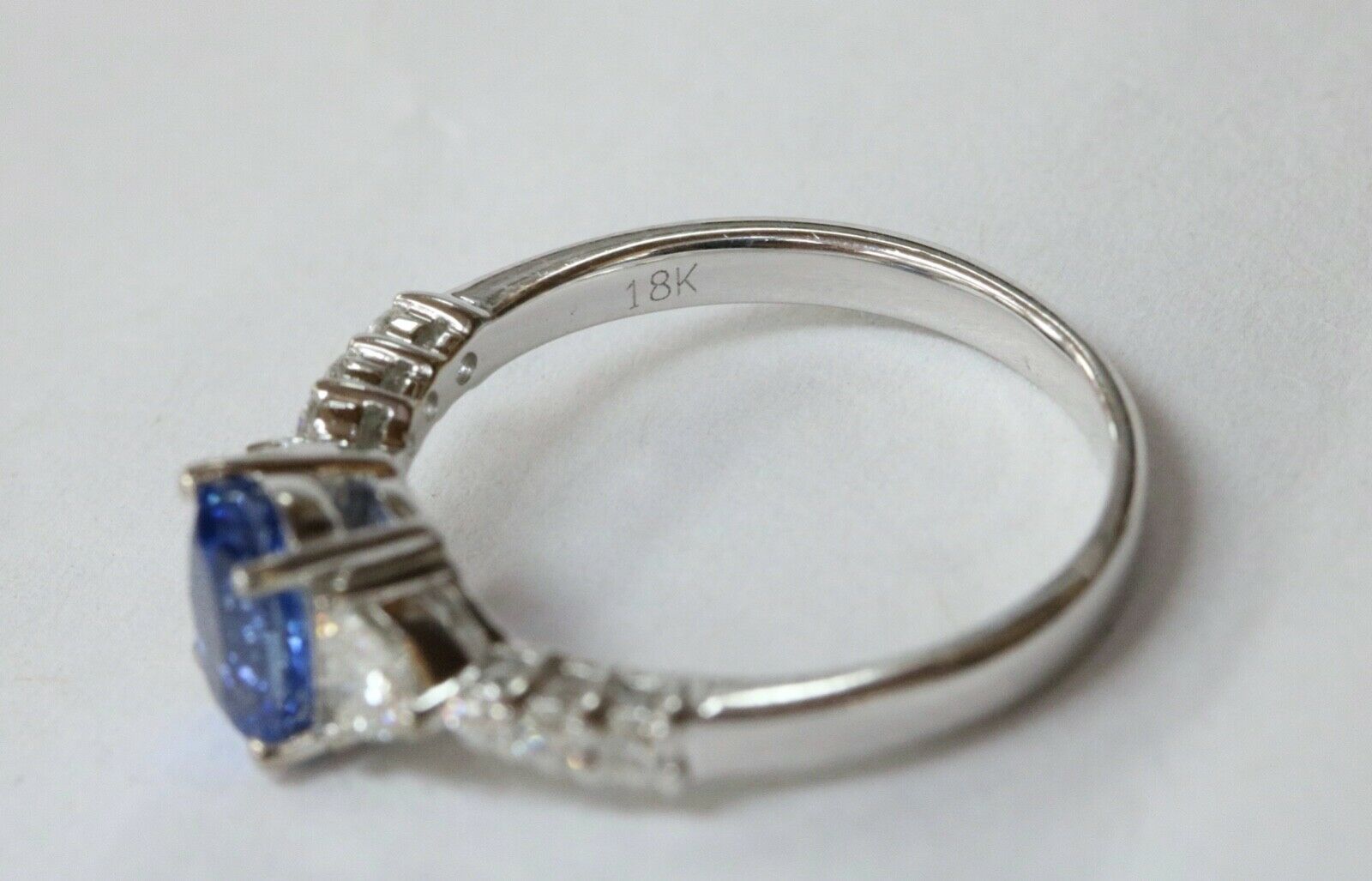 Elegant Ceylon Sapphire Diamonds 18K White Gold Ring