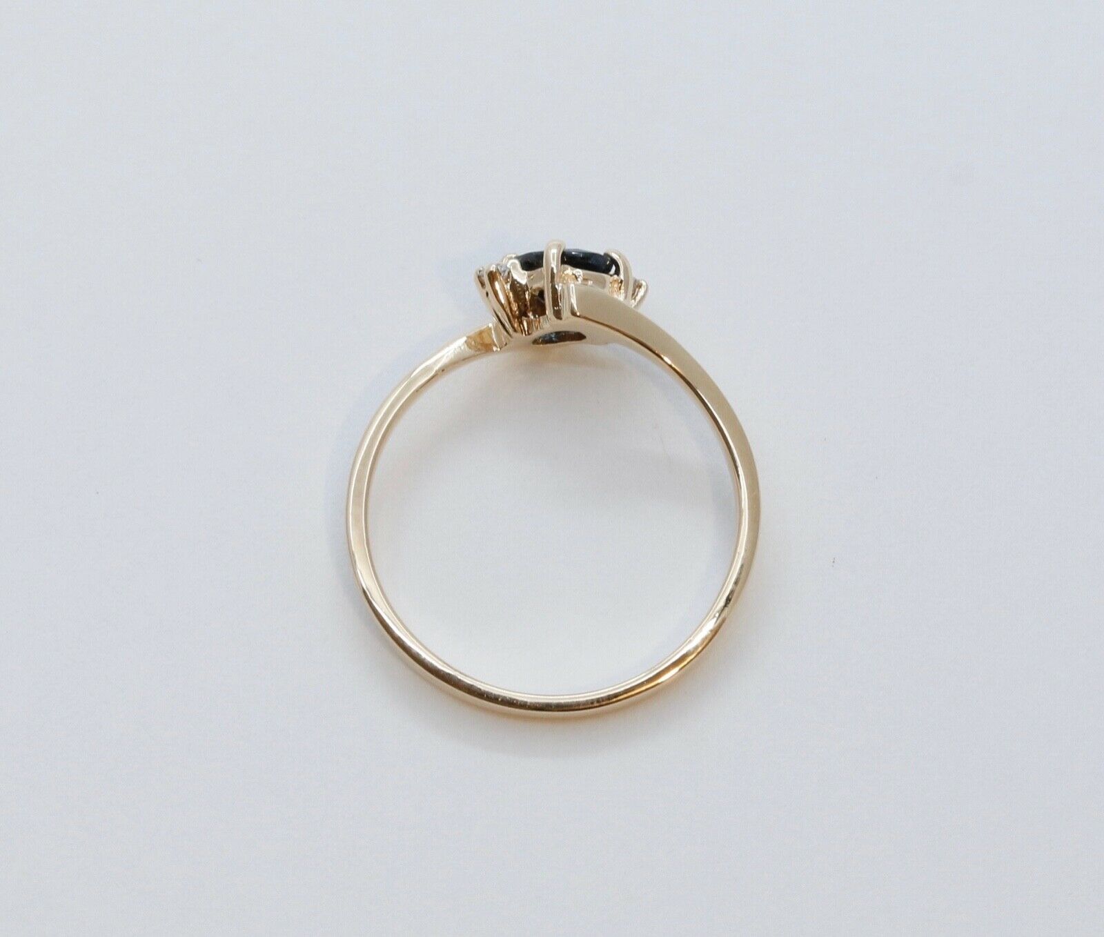 Vintage Bypass Blue Sapphire Diamonds 18K Yellow Gold Ring