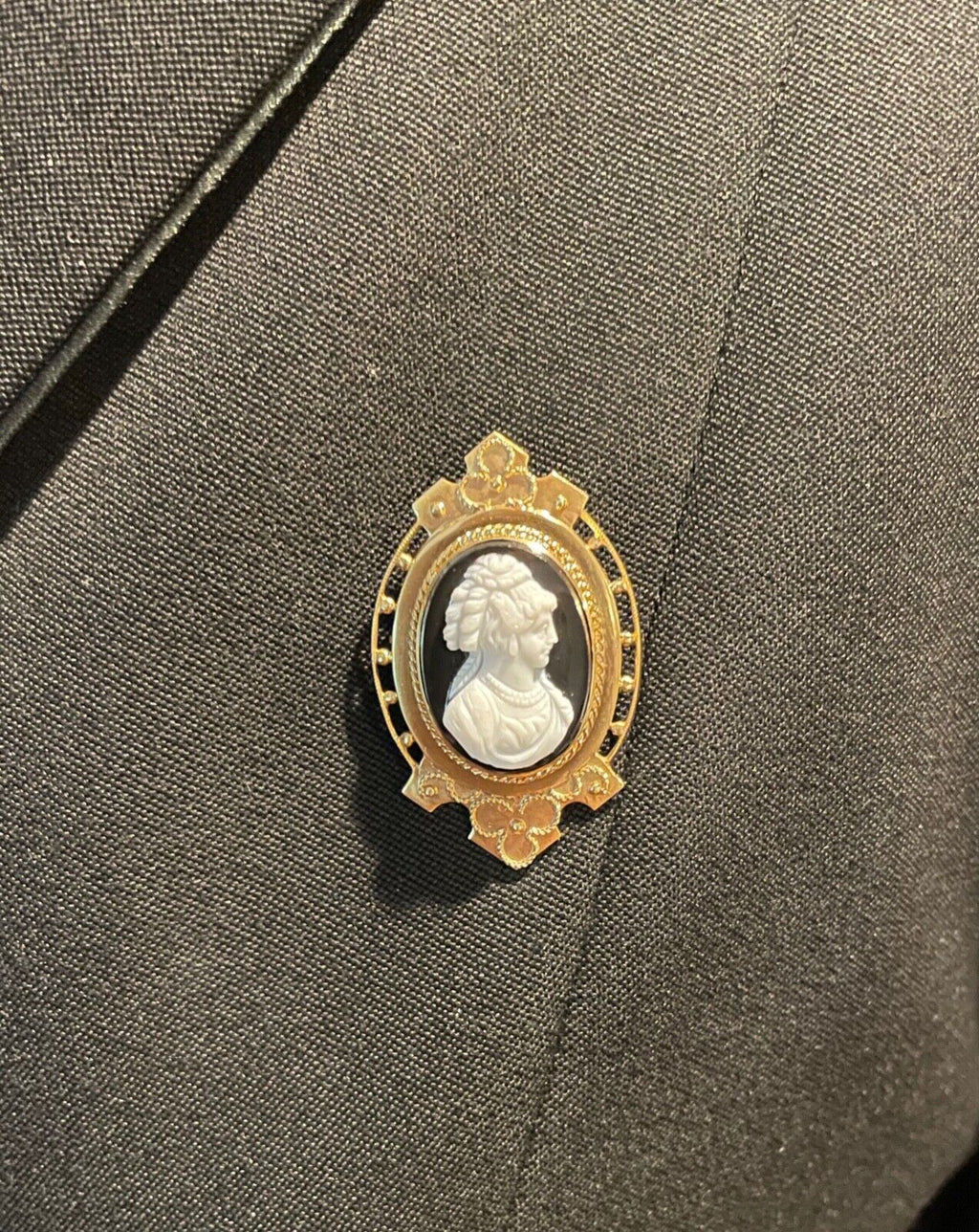 Antique 10K Yellow Gold Onyx Cameo Pendant Brooch
