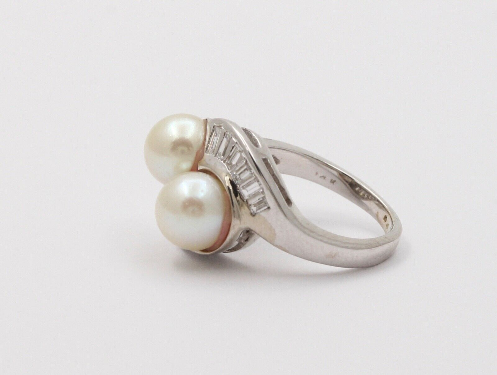 Vintage Classic Bypass Culture Pearl Baguette Diamond Gold Ring, Statement Ring