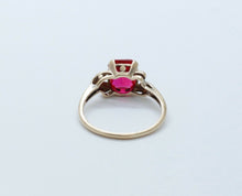 Load image into Gallery viewer, Vintage Ladies Synthetic Ruby 10K Yellow Gold Ring
