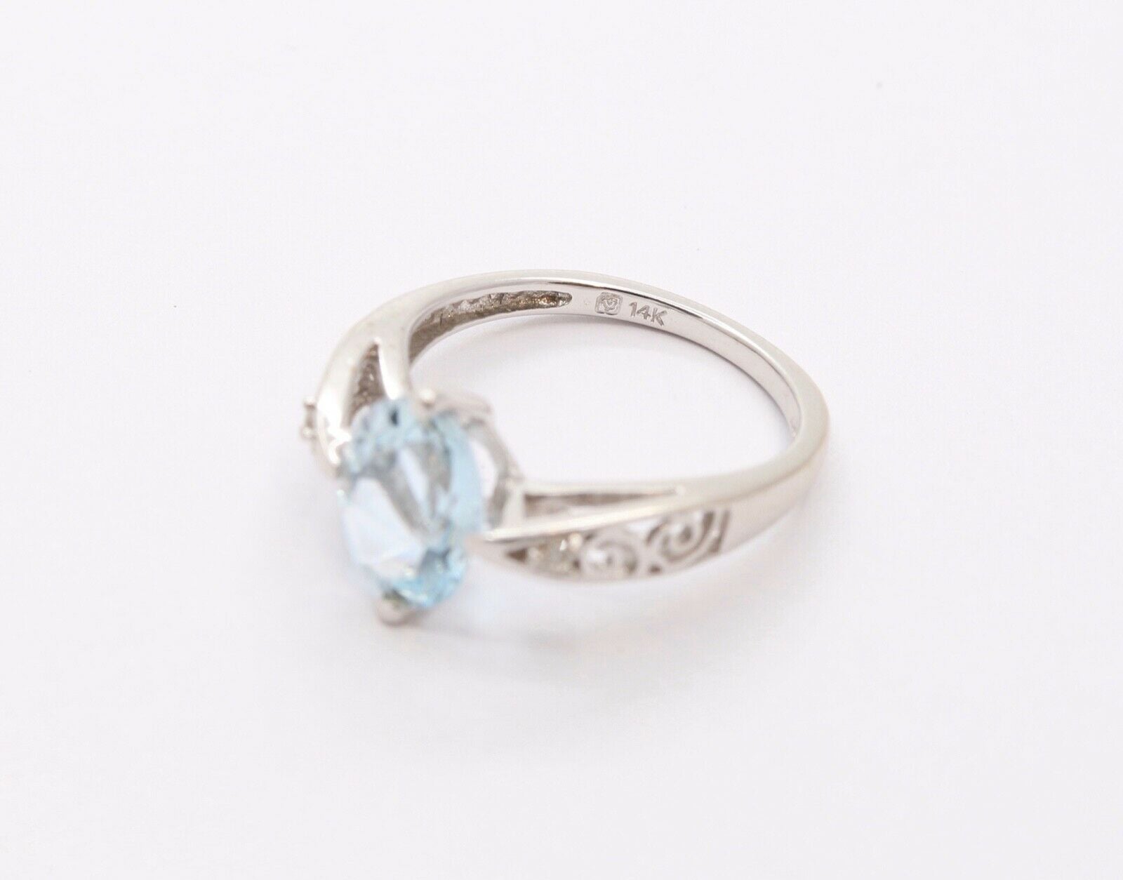 Vintage Ladies Natural Aquamarine Diamonds 14K White Gold Ring