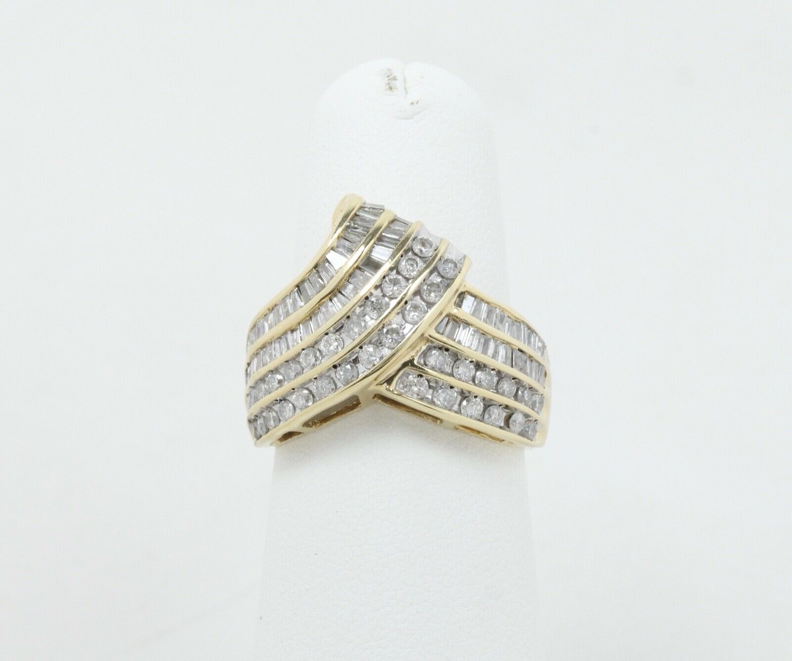 Vintage Ladies Round Baguette Diamonds 10K Yellow Gold Ring