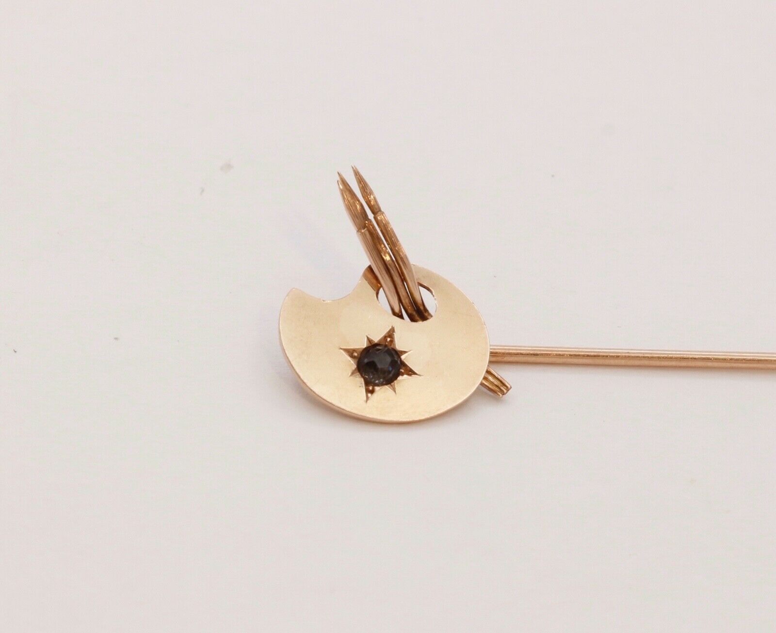 Vintage Paint Palette Blue Sapphire 14K Yellow Gold Stick Pin