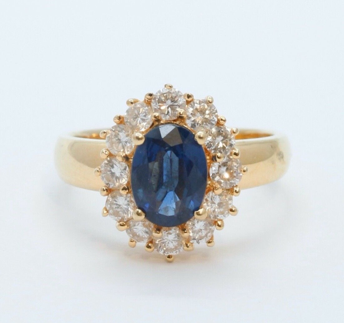 Beautiful Vintage Blue Sapphire Diamonds 18K Yellow Gold Ring