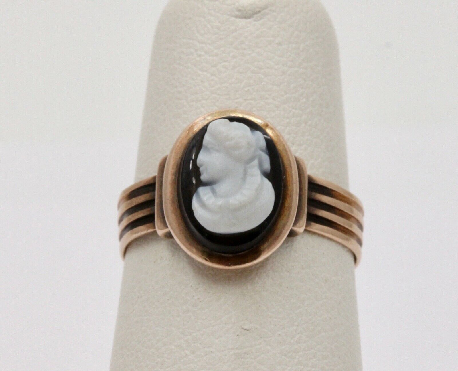 Antique Victorian Carved Black Onyx Woman's Portrait Rose Gold Ring Band.