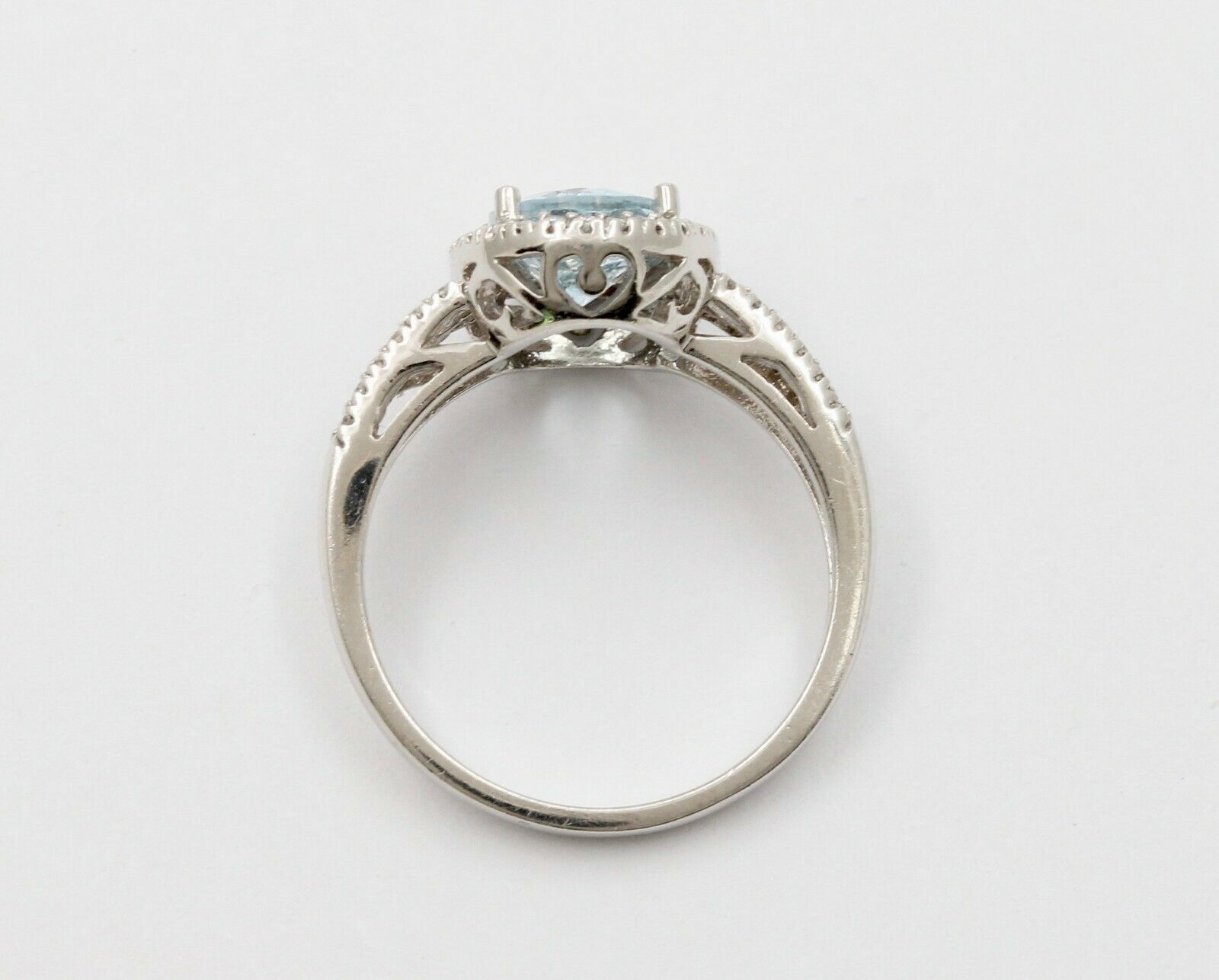 Vintage 14K White Gold Aquamarine Diamond Alternative Ring