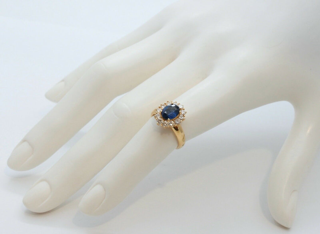 Beautiful Vintage Blue Sapphire Diamonds 18K Yellow Gold Ring