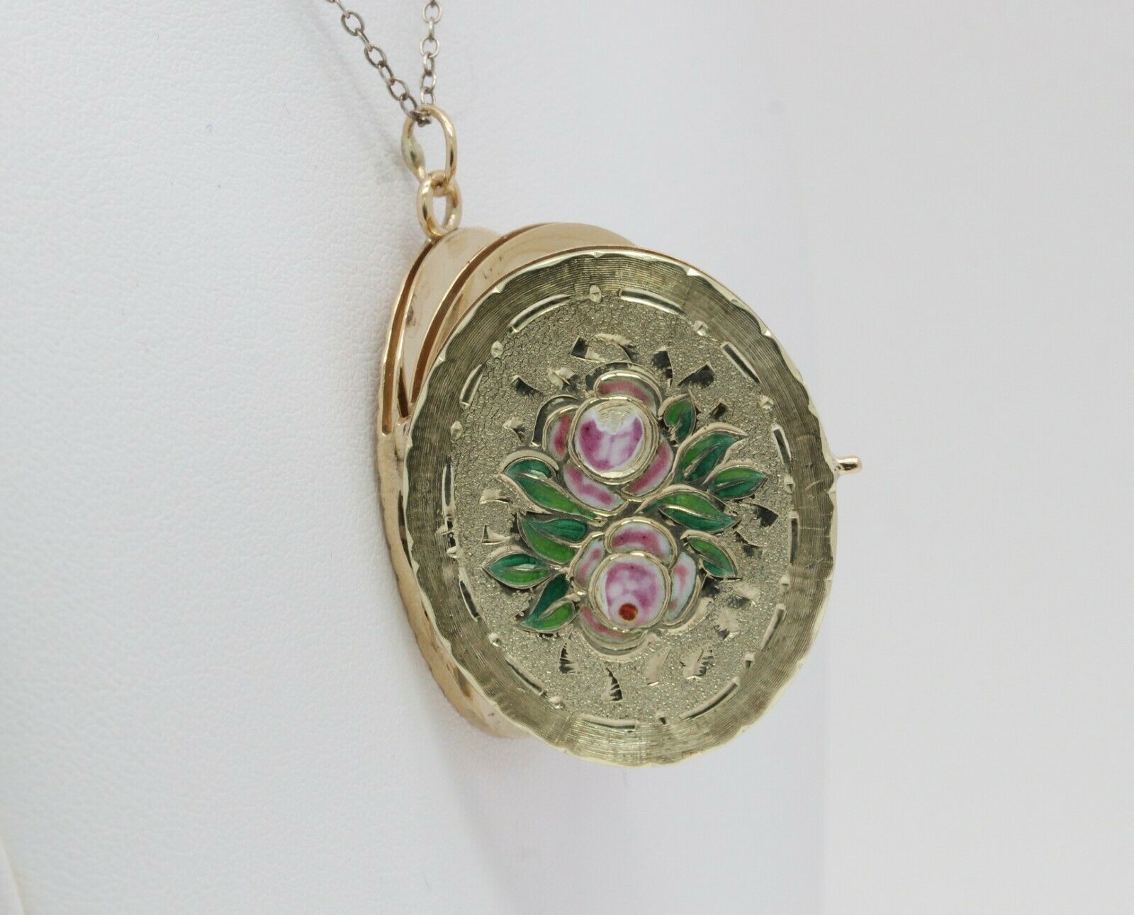 Vintage 14K Yellow Gold Floral Enamel Locket