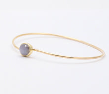 Load image into Gallery viewer, Vintage Star Sapphire 18K Yellow Gold Bangle
