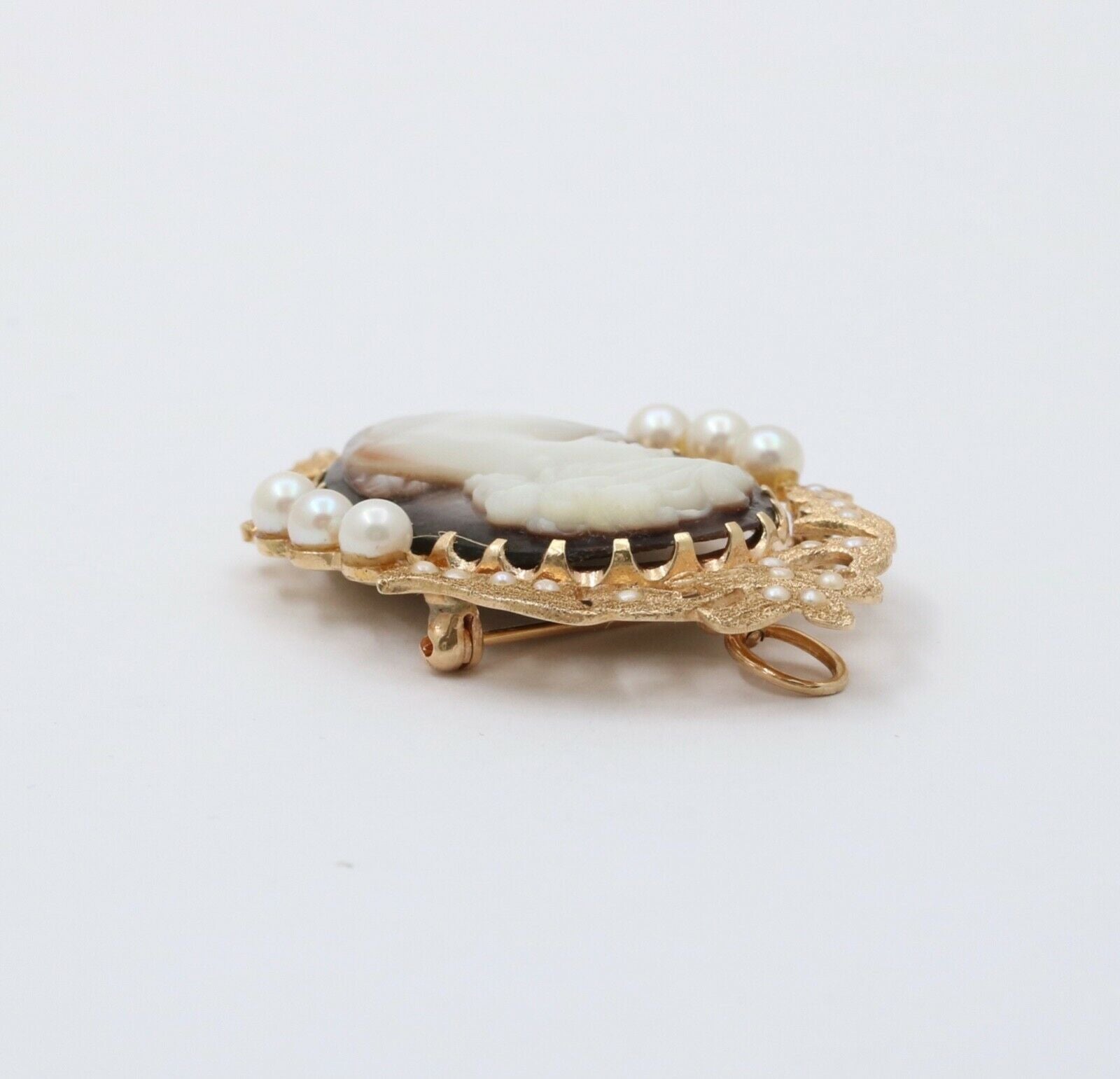 Vintage 14K Yellow Gold Carved Mother Of Pearl Cameo Brooch, Pin.