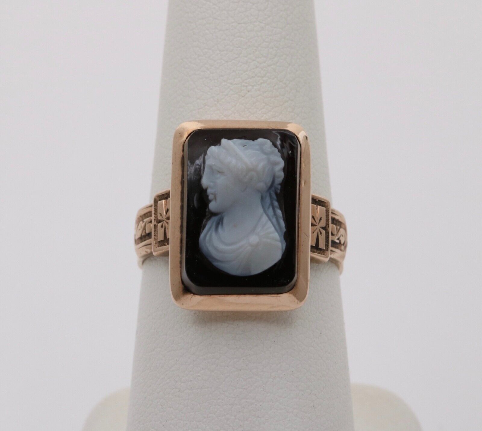 Edwardian Victorian Cameo Onyx 10K Rose Gold Ring