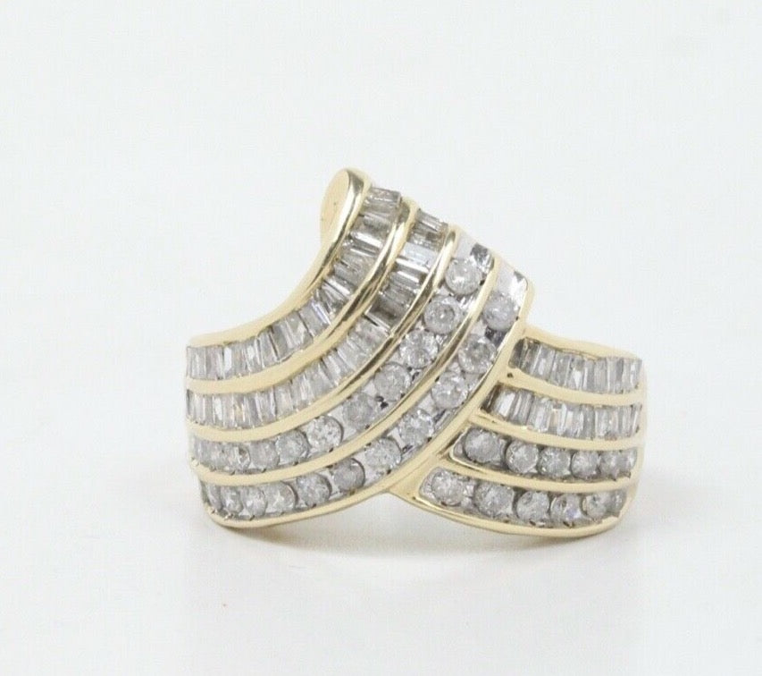 Vintage Ladies Round Baguette Diamonds 10K Yellow Gold Ring