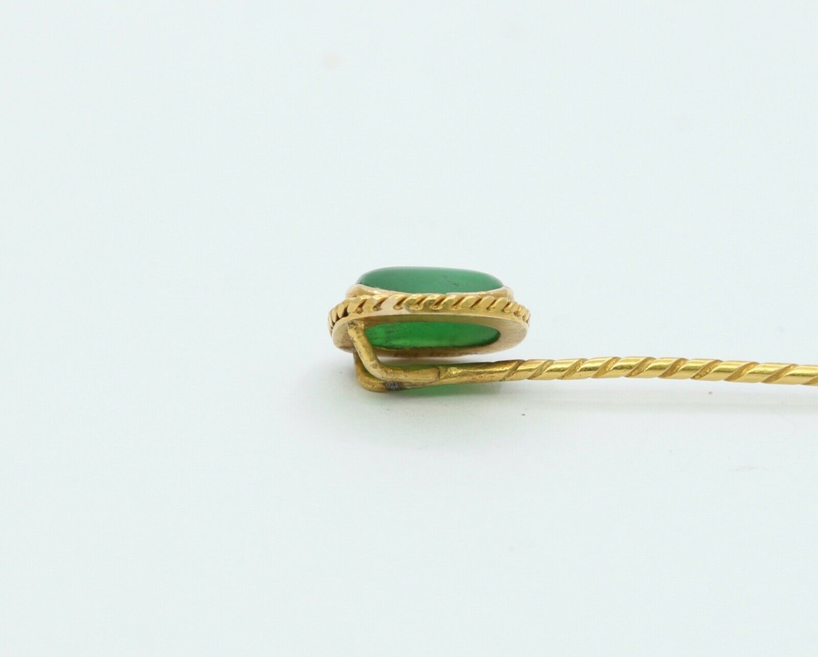 Vintage 18K Yellow Gold Rope Filagree Natural Jade Stick Pin