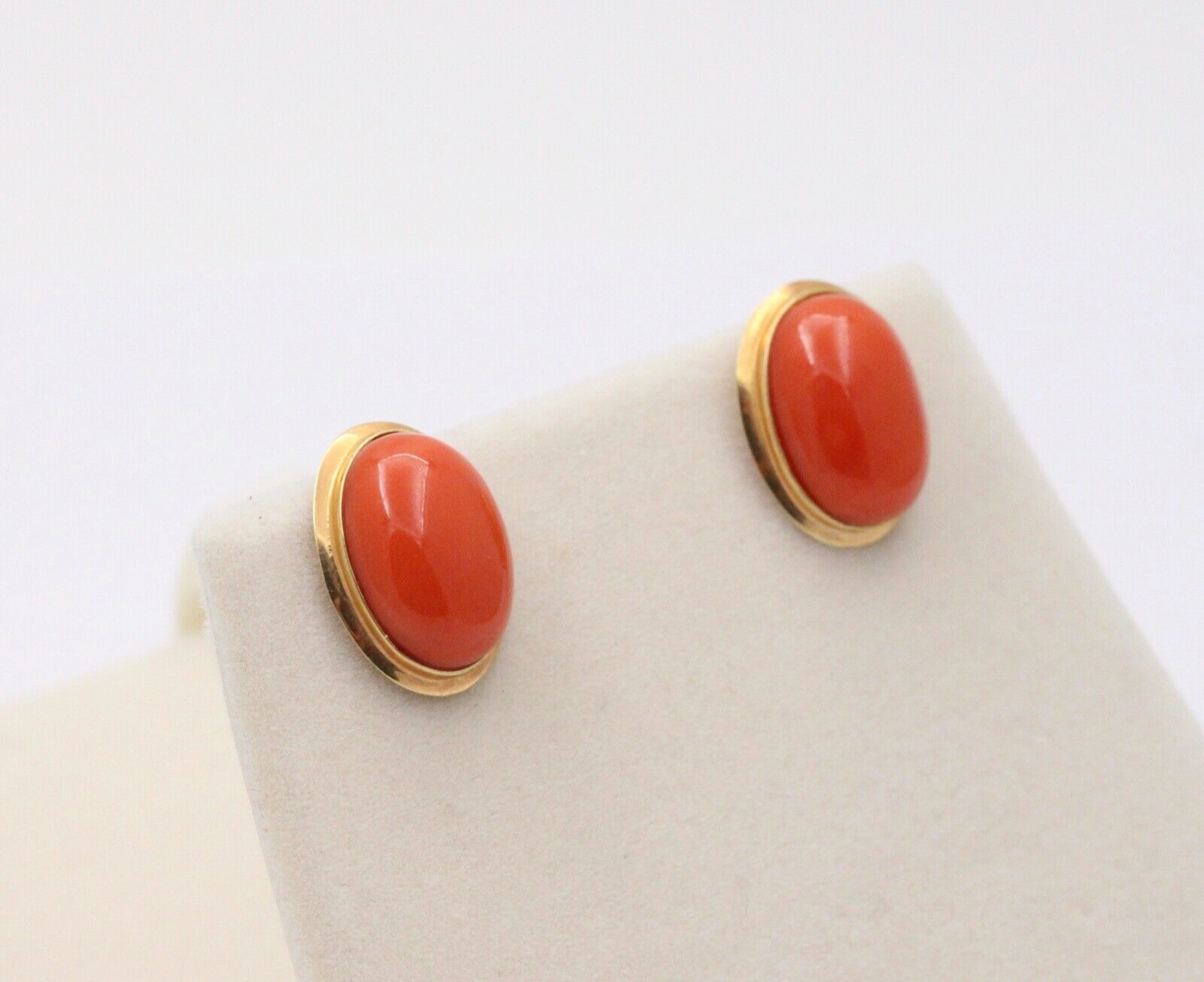 Vintage 14K Yellow Gold And Natural Coral Earrings