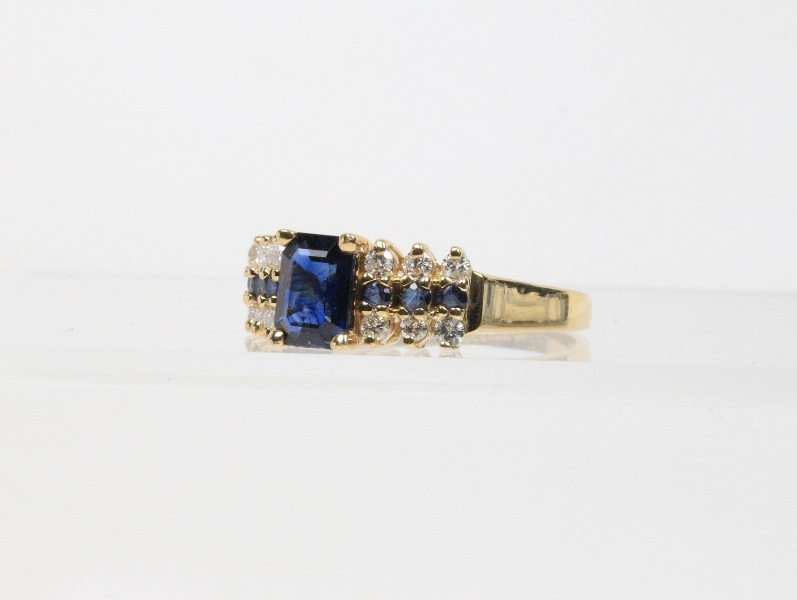 Vintage Sapphire and Diamond 14K Yellow Gold Ladies Ring