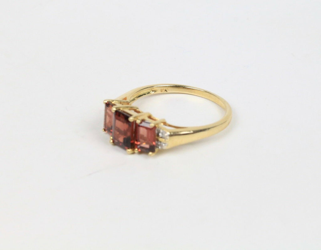 Vintage 10K Yellow Gold Garnet Diamond Ring