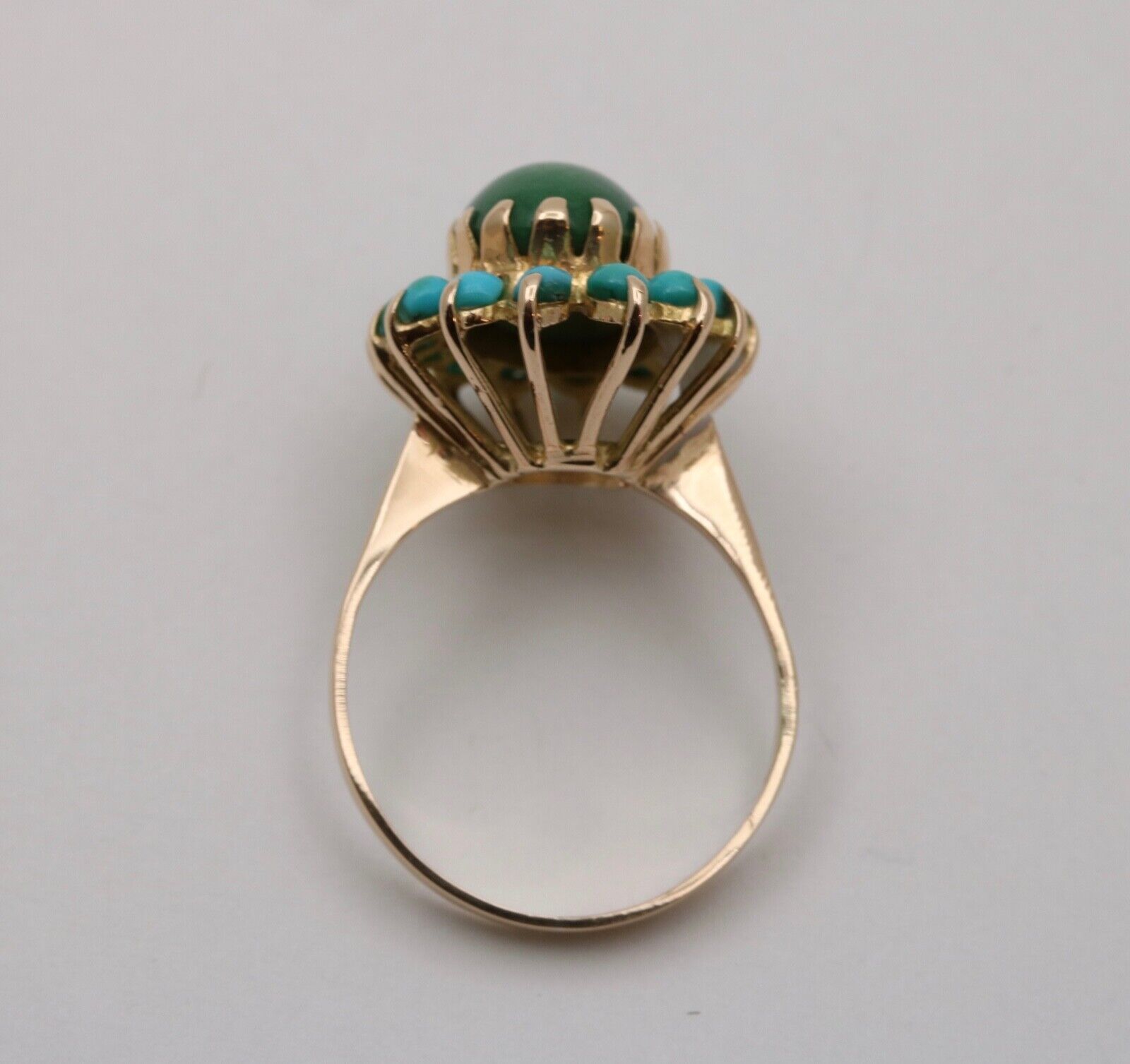 Vintage Jade Turquoise 18K Yellow Gold Cocktail Ring