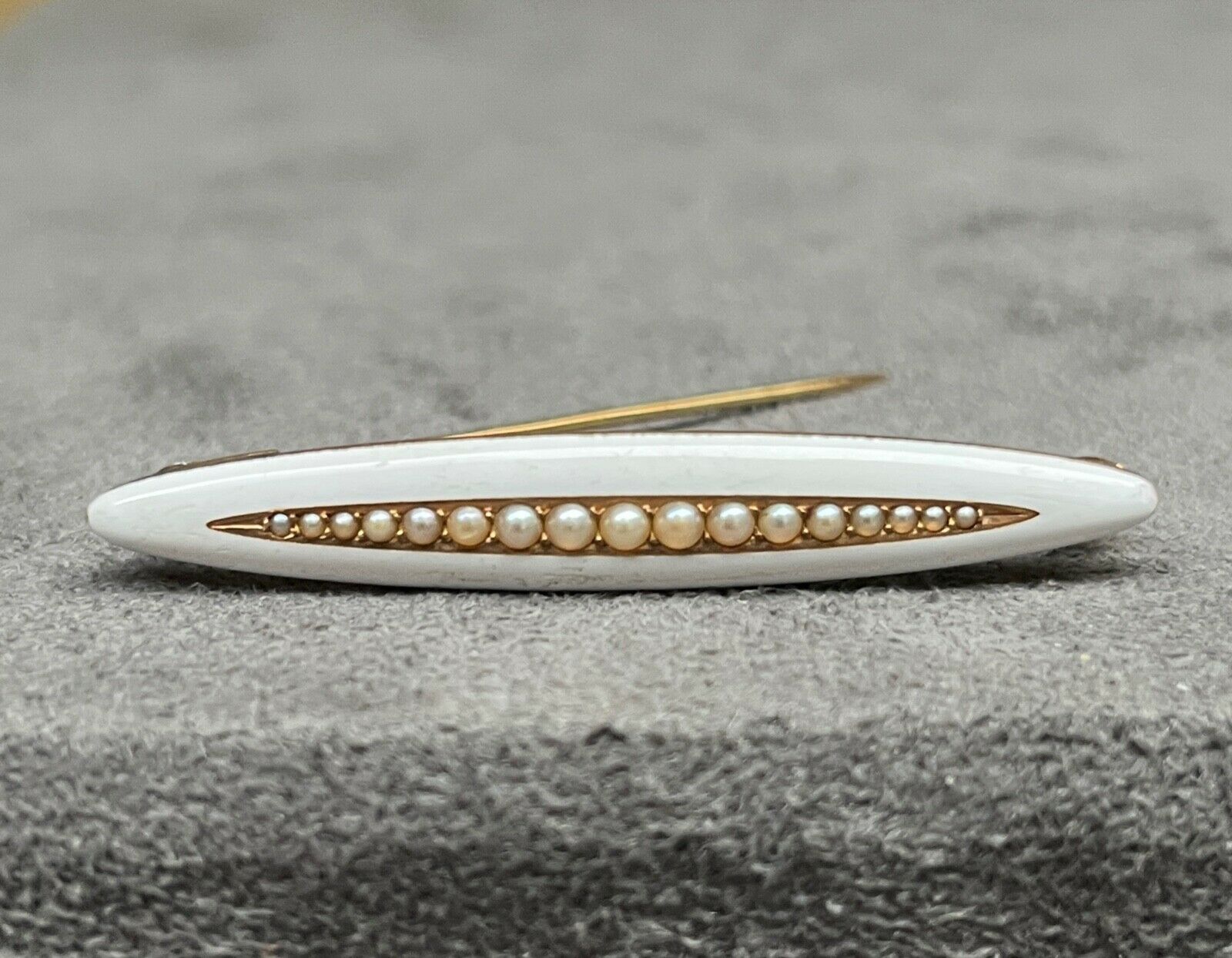 Vintage Krementz 14K Yellow Gold Split Pearl White Enamel Bar Pin Brooch