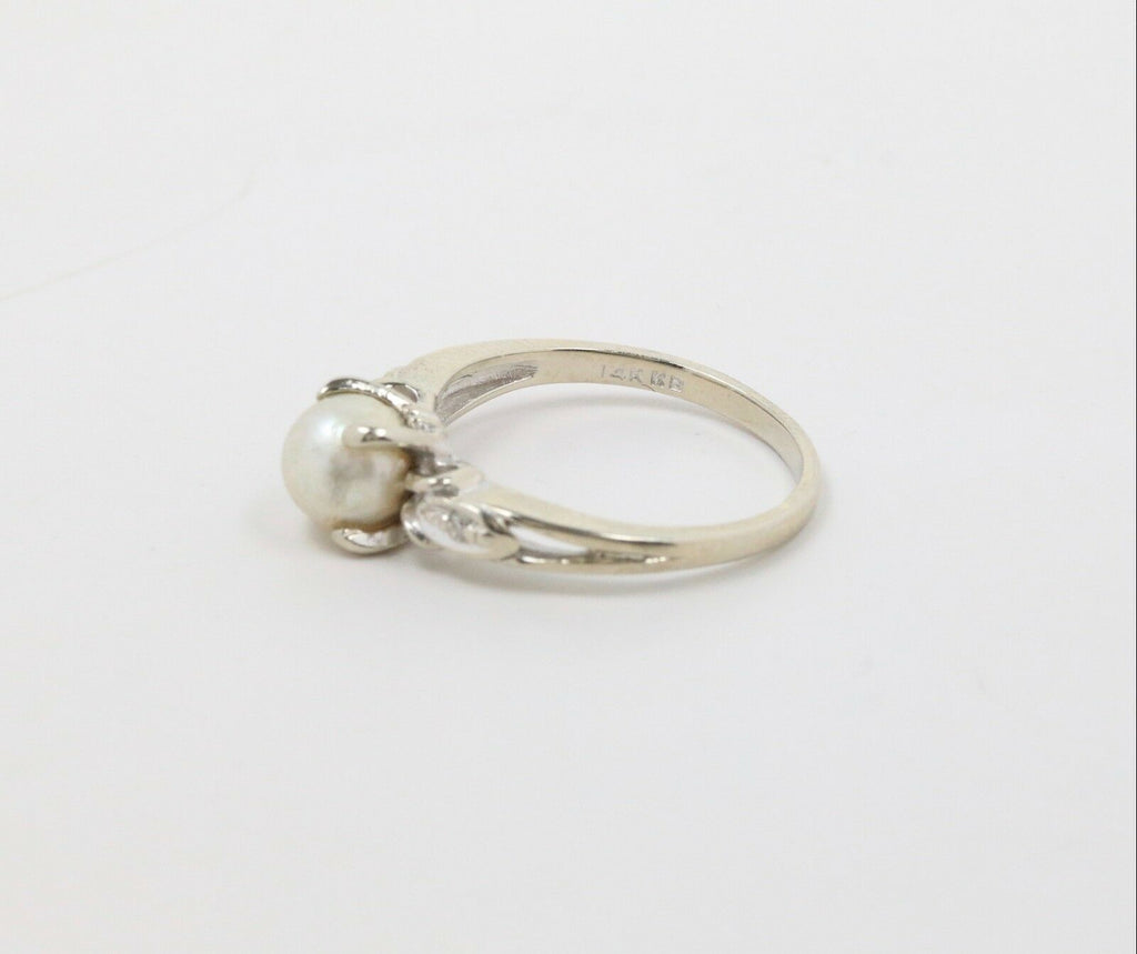 Vintage 14K White Gold Pearl Diamond Ring