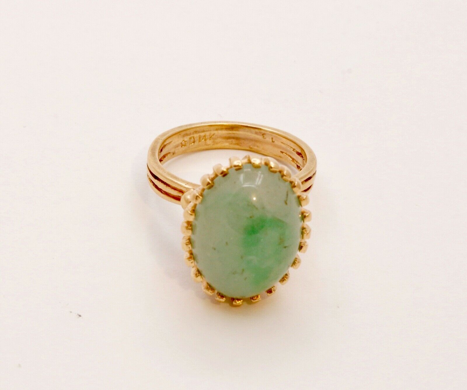 Vintage Ladies Natural Jade 14K Yellow Gold Ring