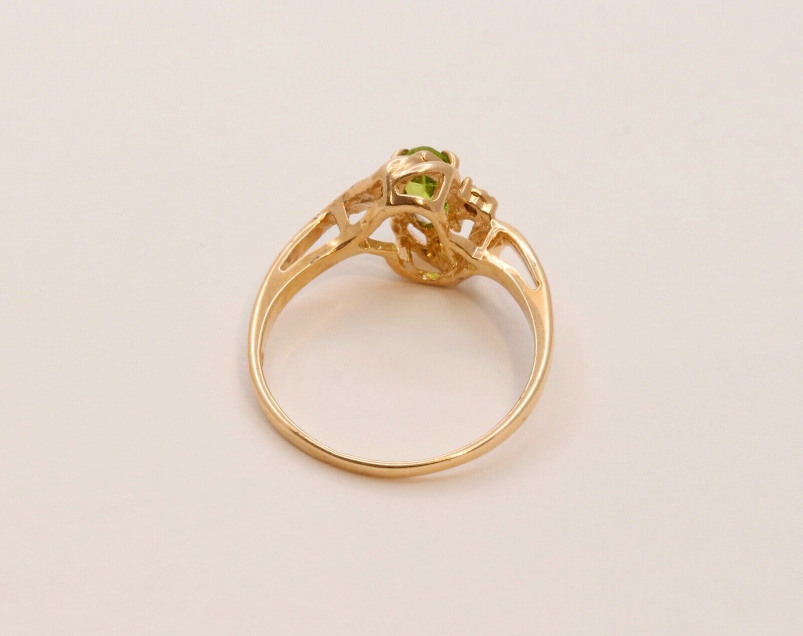 Vintage Ladies Bypass Peridot Diamonds 14K Yellow Gold Ring