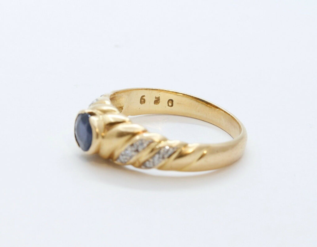 Vintage Ladies Blue Sapphire Diamonds 18K Yellow Gold Ring