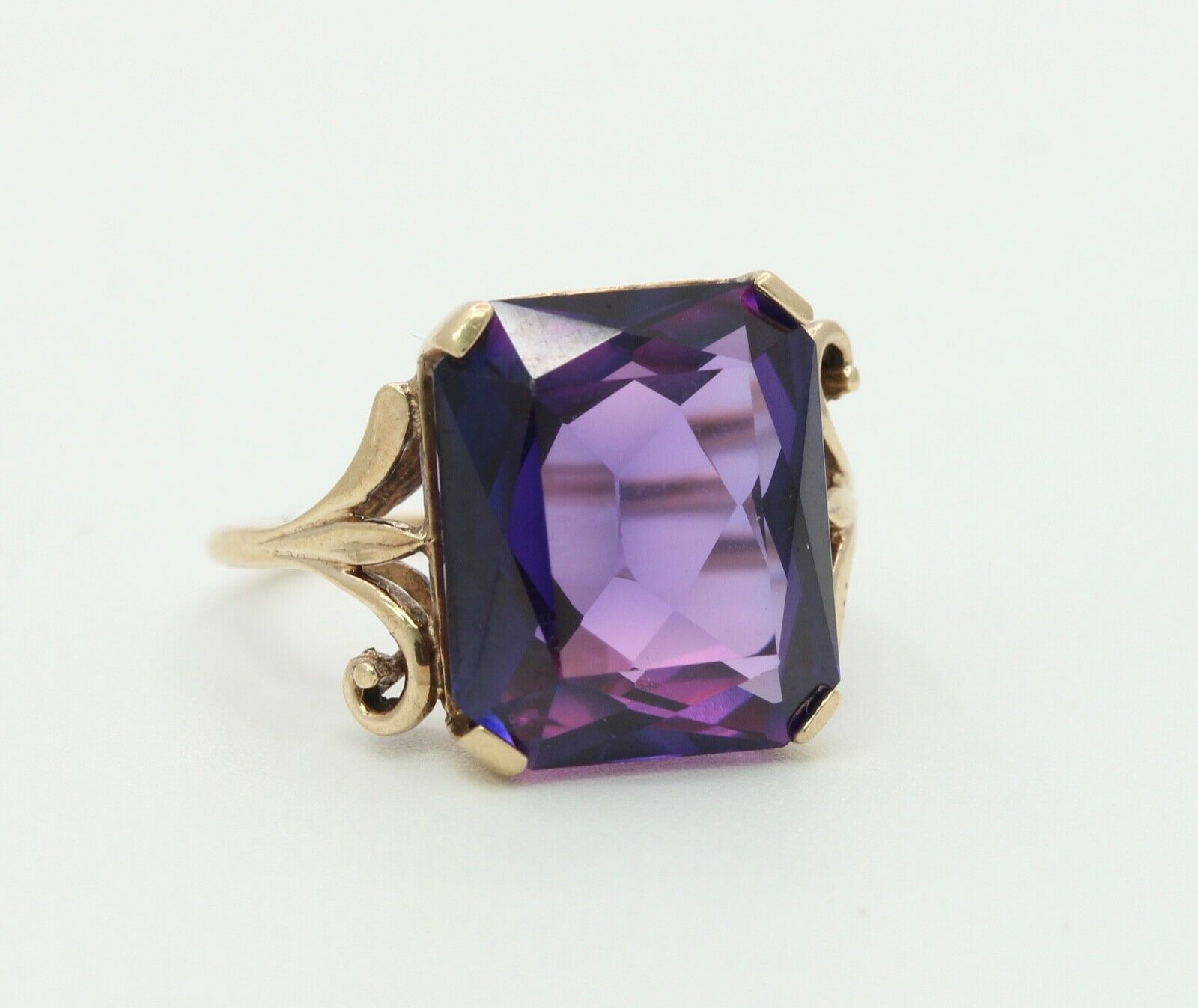 Vintage 10K Yellow Gold 6 Carat Iolite Ring
