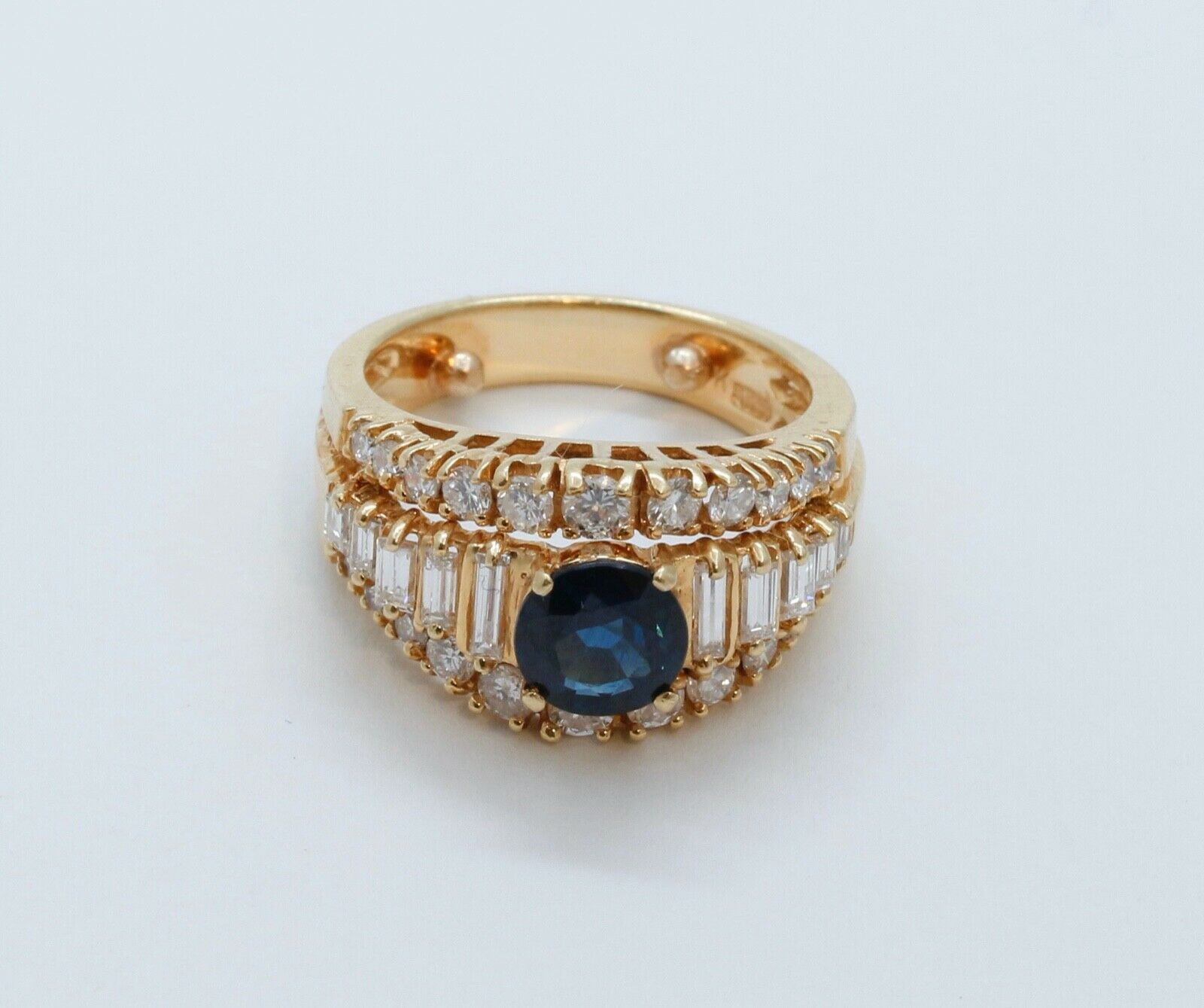 Vintage Ladies Blue Sapphire Diamonds 18K Yellow Gold Ring