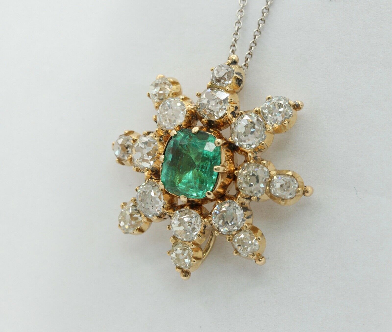 Elegant Vintage Ladies Emerald Diamonds 14K Yellow Gold Pendant