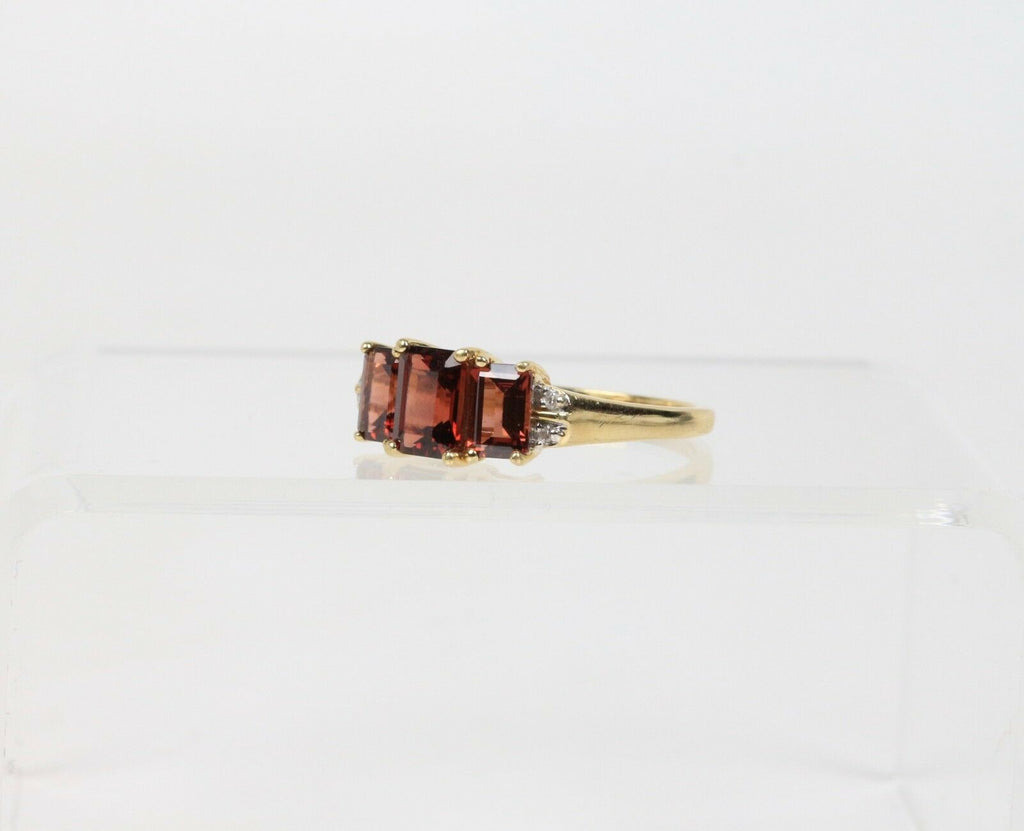 Vintage 10K Yellow Gold Garnet Diamond Ring