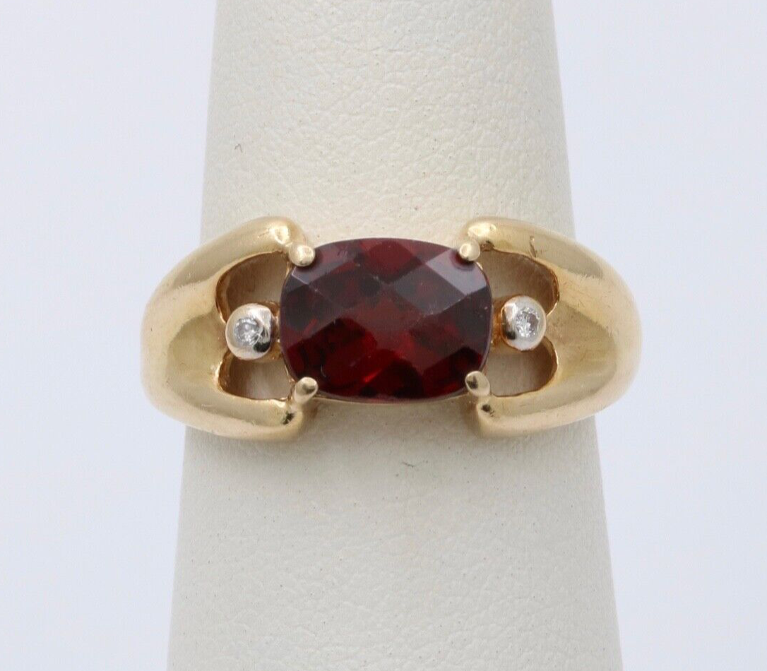 Vintage 14K Yellow Gold Garnet And Diamond Ring Band. Cocktail Ring