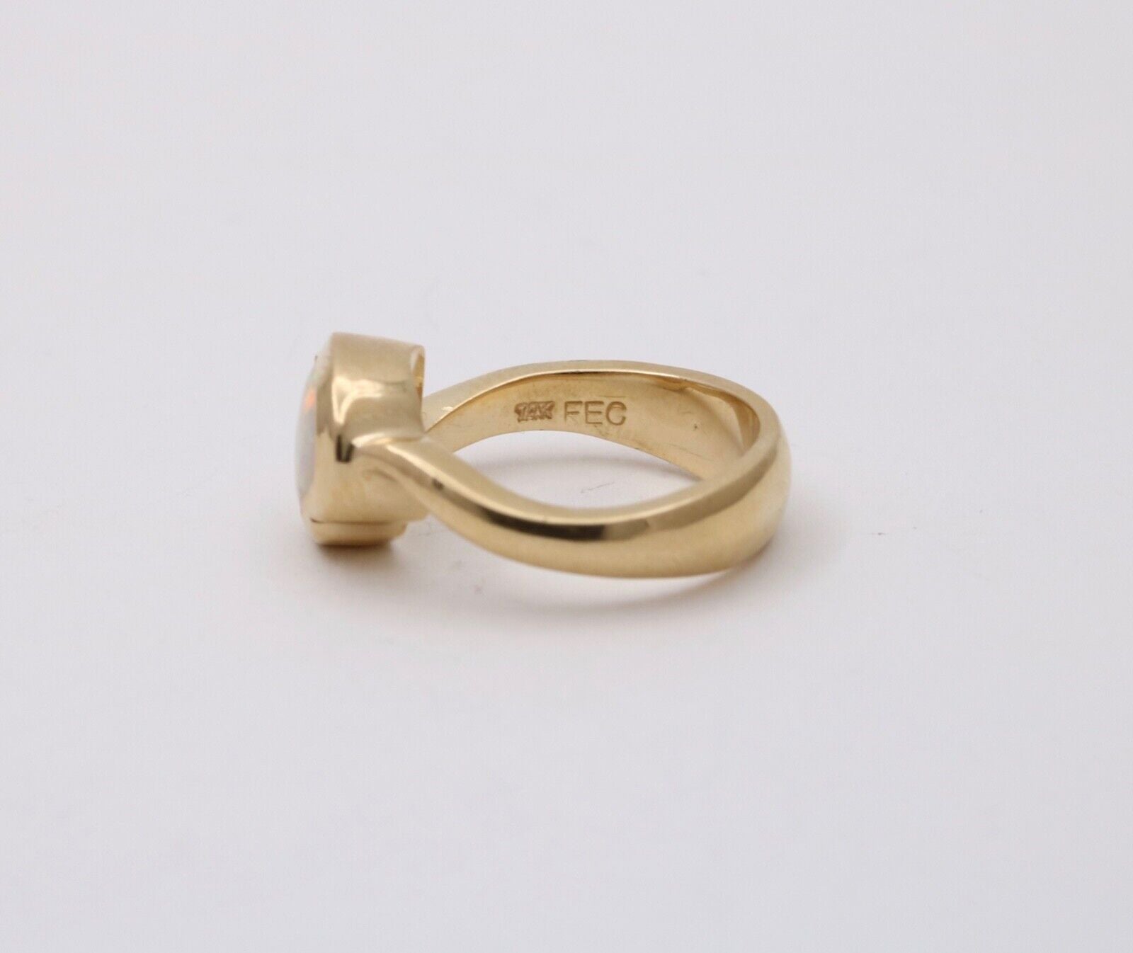 Vintage 14K Yellow Gold Heart Opal Ring Band