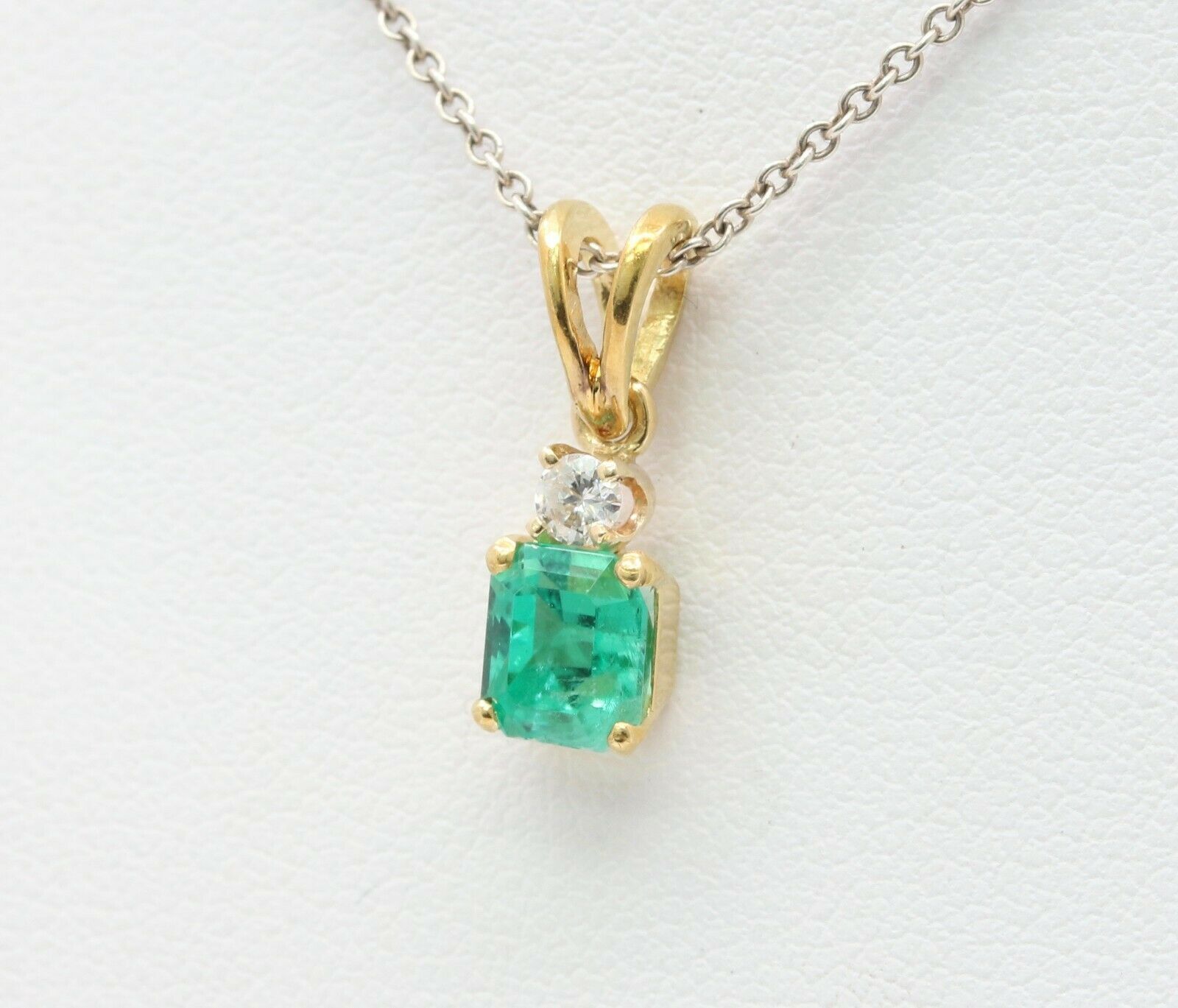 Vintage 18K Yellow Gold Emerald Diamond Pendant