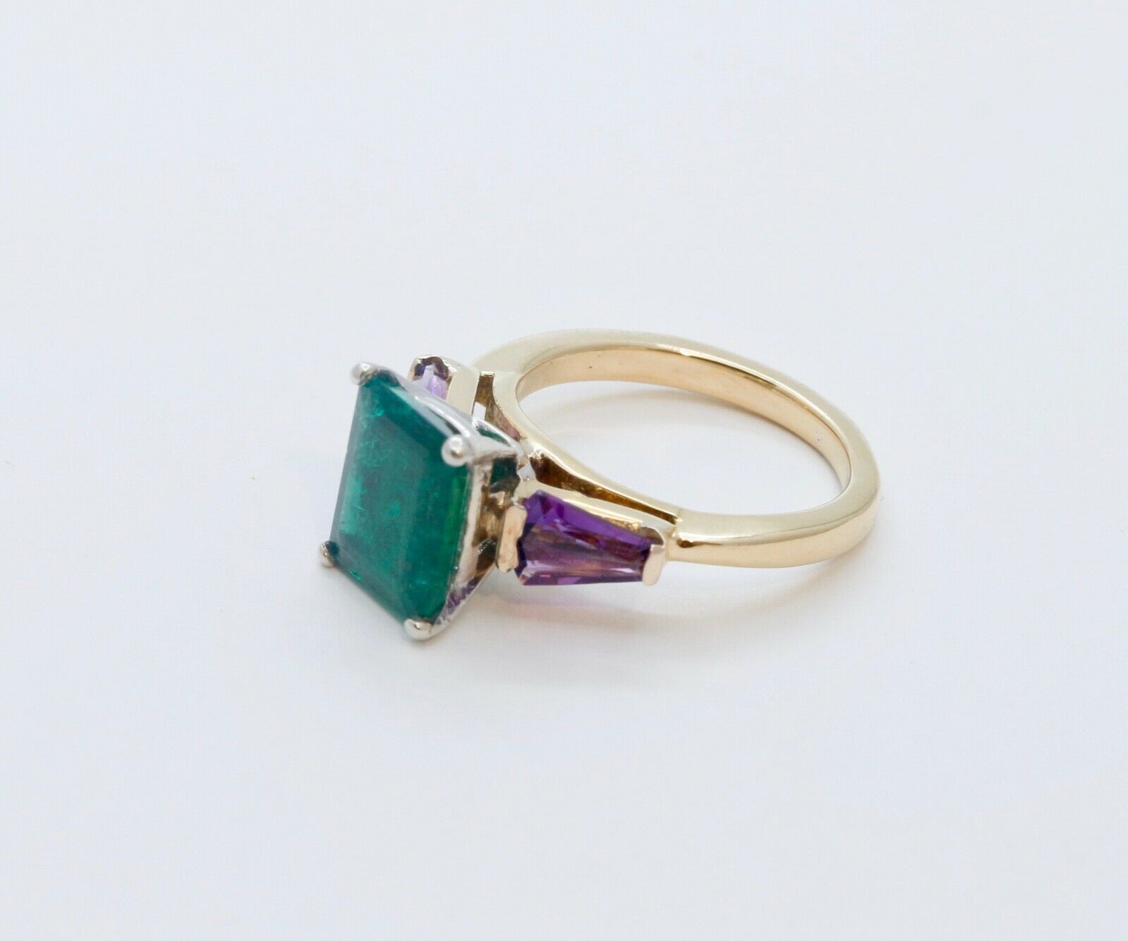 Vintage Emerald Amethyst 18K Yellow Gold Ring