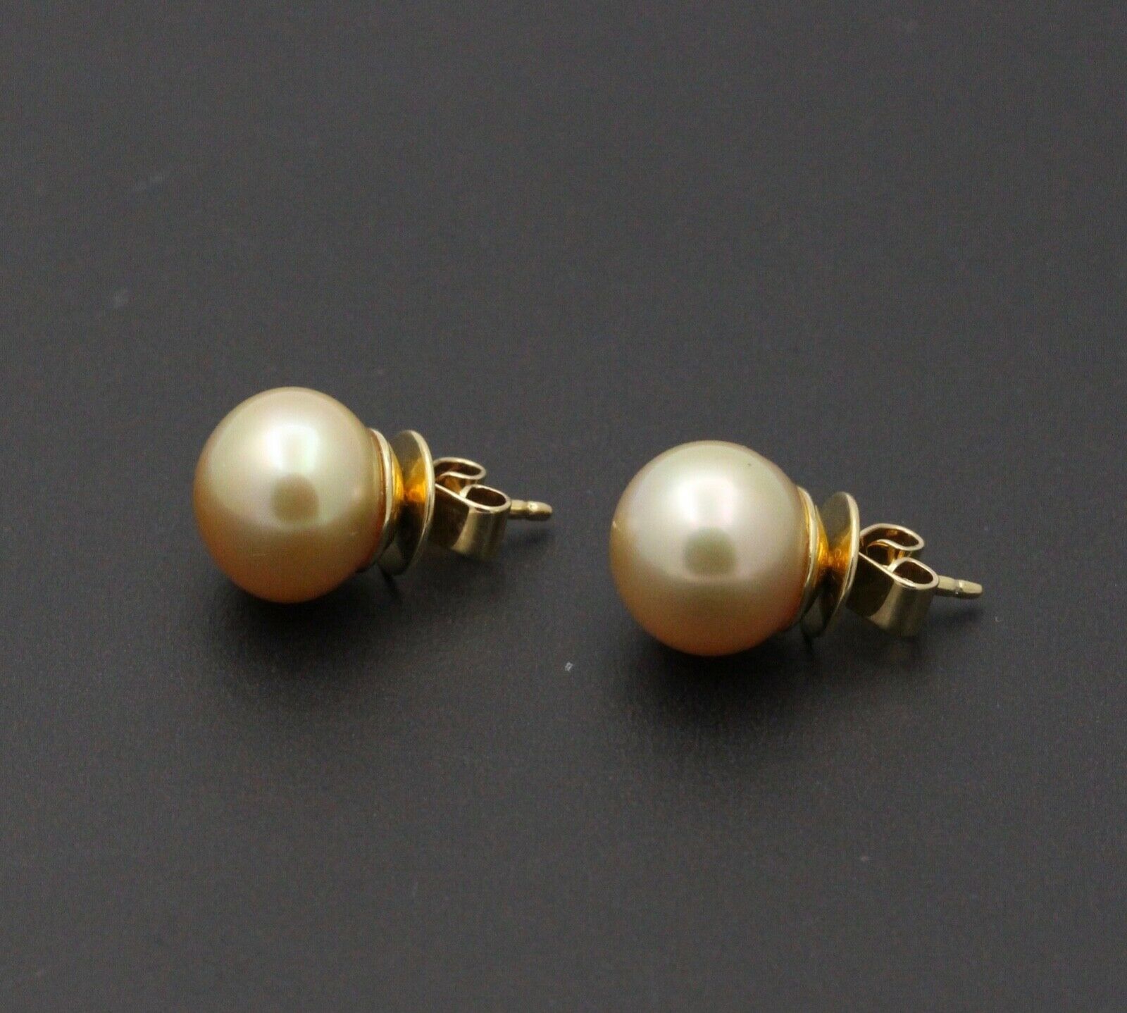 Vintage Classic 18K Yellow Gold Golden Pearl Studs Earrings